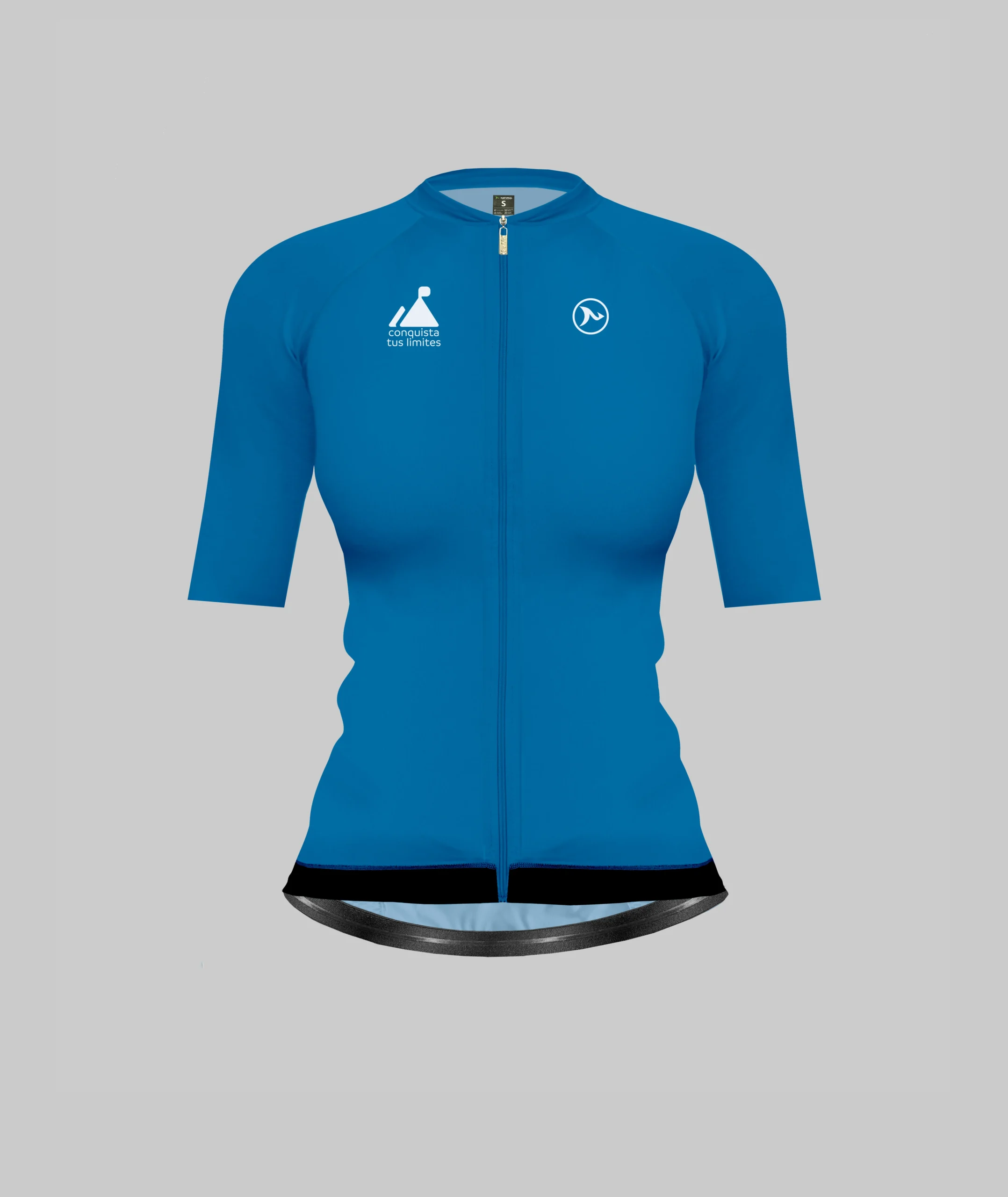 Camiseta de ciclismo para mujer en color índigo, vista desde el frente, con el logo de la marca Natural en la parte superior.